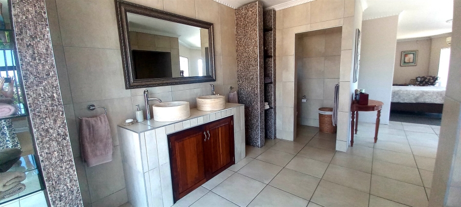 10 Bedroom Property for Sale in Vincent Heights Eastern Cape